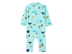 Mintgrøn badeheldragt med UV beskyttelse fra Name It UPF 50 13226596 blue tint med havdyr bagfra